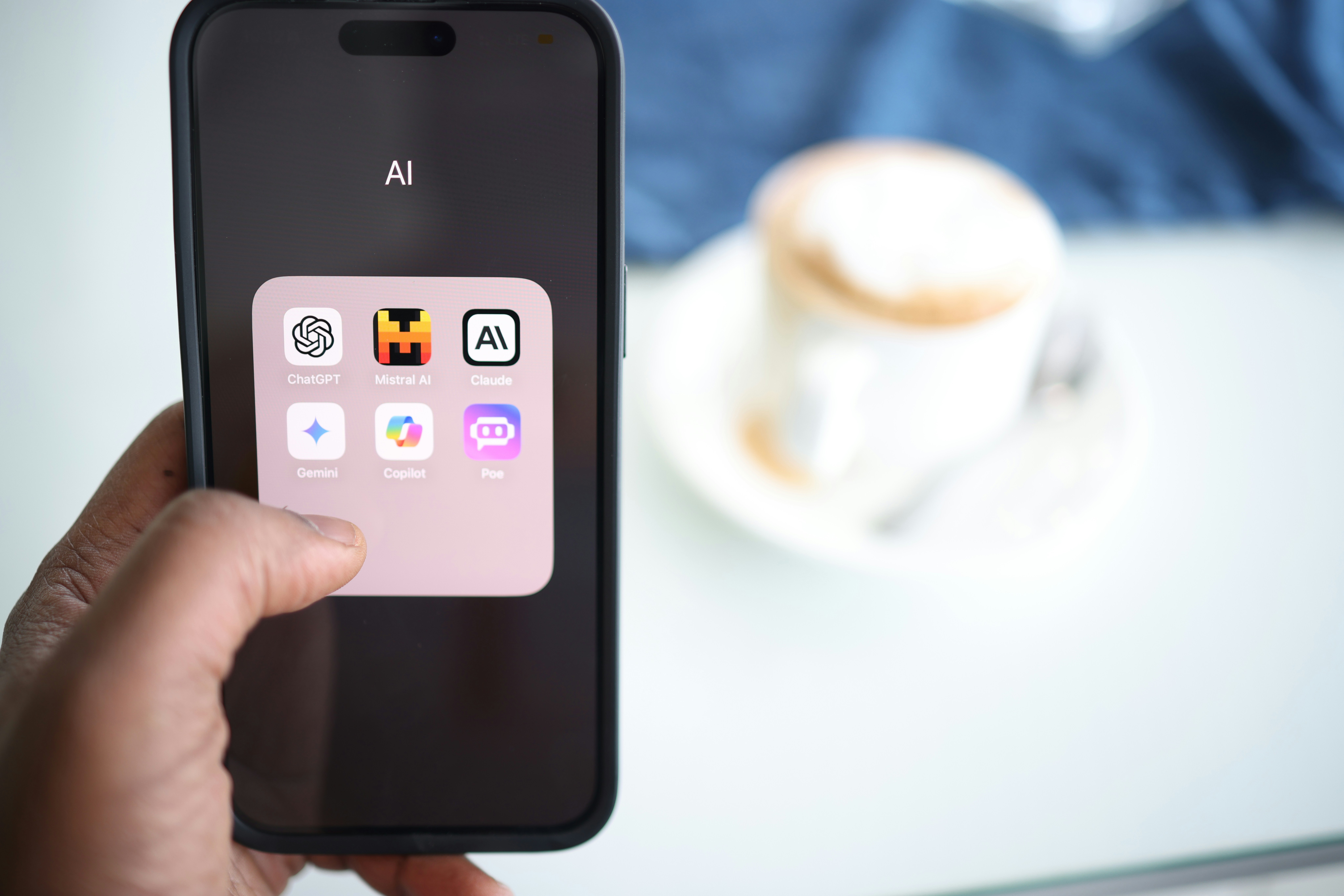 applications intelligence artificielle sur un écran de smartphone